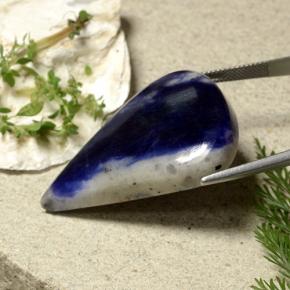 Sodalita Azul marino natural de 56.80 ct, En forma de pera, Opaco