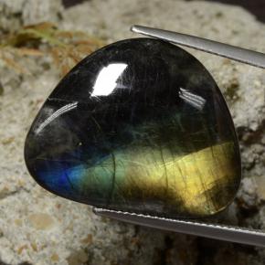 Espectrolita multicolor natural de 19,11 ct, forma elegante, opaco