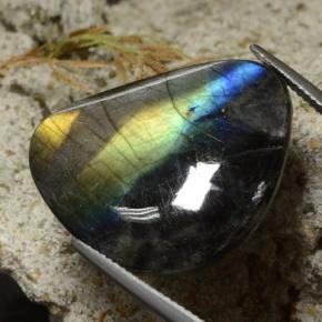 Espectrolita multicolor natural de 19,11 ct, forma elegante, opaco