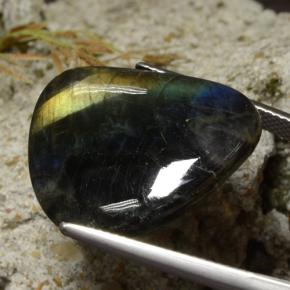 Espectrolita multicolor natural de 19,11 ct, forma elegante, opaco