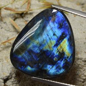 Espectrolita multicolor natural de 15,43 ct, trillón, opaco