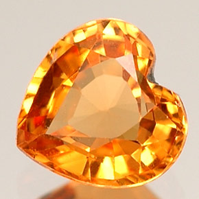 Granate espesartita naranja natural de 0,68 ct, forma de corazón, VVS