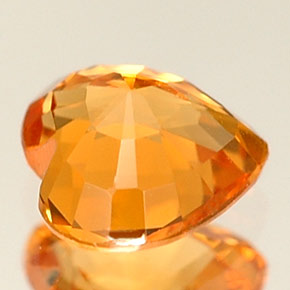 Granate espesartita naranja natural de 0,68 ct, forma de corazón, VVS
