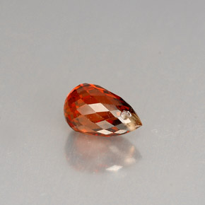 Granate espesartita naranja natural de 1,28 ct, briolette, VS