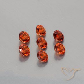 Gemas de Hilo de espesartita Rojo intenso natural de 2.51 ct, Redondo, VS