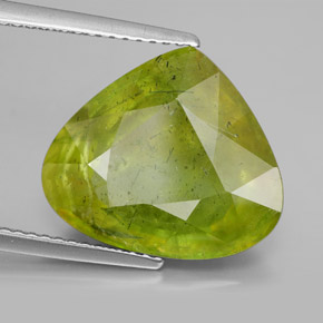 Esfena Verde amarillento natural de 10.16 ct, En forma de pera, SI
