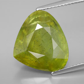 Esfena Verde amarillento natural de 10.16 ct, En forma de pera, SI