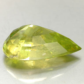 Esfena verde natural de 5,24 ct, en forma de pera, SI