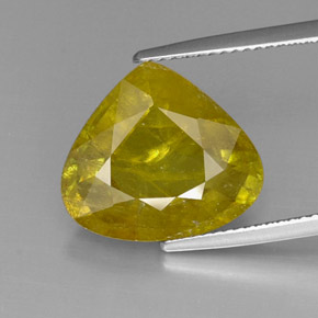 Esfena Dorado verdoso natural de 9.08 ct, En forma de pera, I1