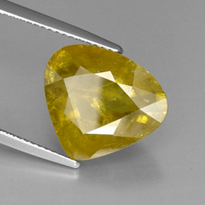 Esfena Dorado verdoso natural de 9.08 ct, En forma de pera, I1