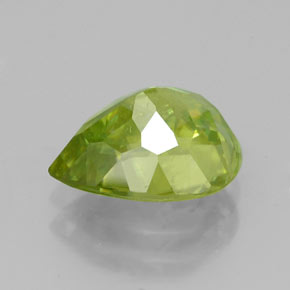 Esfena Verde amarillento natural de 2.64 ct, En forma de pera, SI