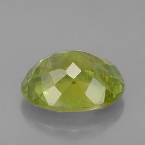 Esfena verde natural de 2,68 ct, corte óvalo, SI