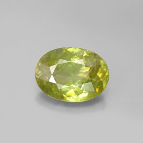Esfena verde natural de 2,98 ct, corte óvalo, SI