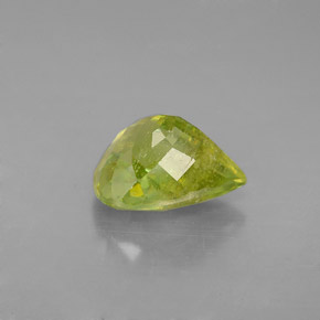 Esfena verde natural de 2,47 ct, en forma de pera, SI