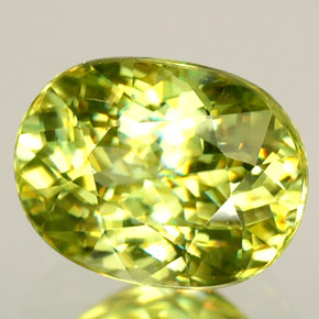 Esfena Verde amarillento natural de 2.12 ct, Corte Óvalo, VS