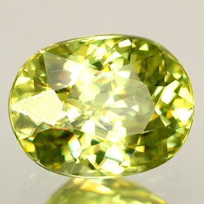 Esfena Verde amarillento natural de 2.12 ct, Corte Óvalo, VS