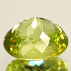 Esfena Verde amarillento natural de 2.12 ct, Corte Óvalo, VS