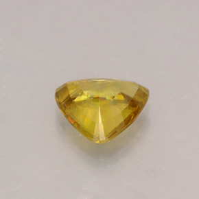 Esfena amarillo natural de 0,94 ct, trillón, VS