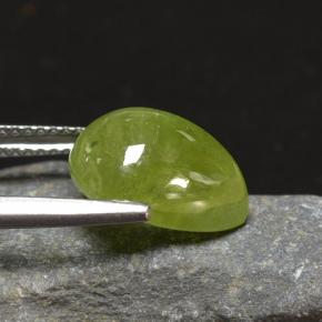 Esfena verde natural de 6,90 ct, en forma de pera, translúcido