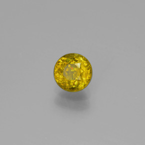 Esfena Dorado amarillo natural de 0.51 ct, Corte Redondo, VS