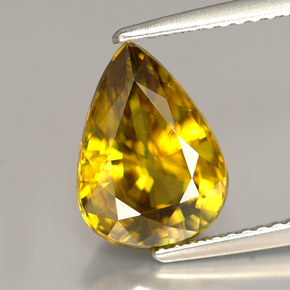 Esfena amarillo natural de 3,46 ct, en forma de pera, VVS