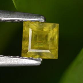 Esfena Dorado verdoso natural de 0.43 ct, Cuadrado, VS-SI