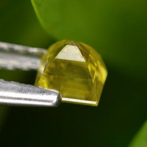 Esfena Dorado verdoso natural de 0.43 ct, Cuadrado, VS-SI