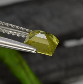Esfena amarillo natural de 0,76 ct, cuadrado, VS-SI