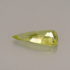 Esfena verde natural de 0,74 ct, trillón, VS
