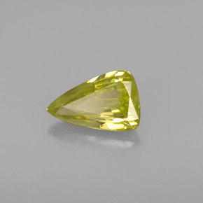 Esfena Verde dorado natural de 0.63 ct, Trillón, VVS-VS