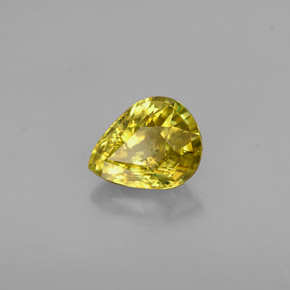 Esfena amarillo natural de 0,92 ct, en forma de pera, VS