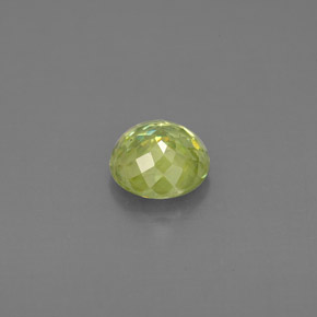 Esfena Verde amarillento natural de 0.97 ct, Corte Redondo, VS-SI