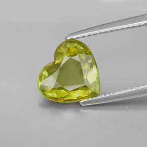 Esfena verde natural de 2,43 ct, forma de corazón, VS