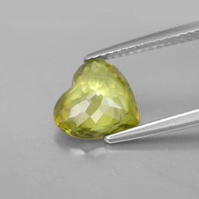 Esfena verde natural de 2,43 ct, forma de corazón, VS