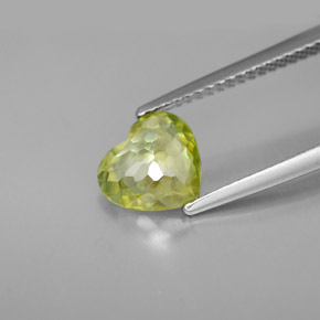 Esfena verde natural de 1,44 ct, forma de corazón, VS