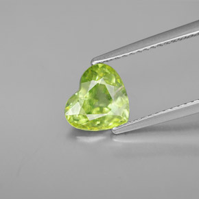 Esfena Verde amarillento natural de 1.54 ct, Forma de corazón, VS
