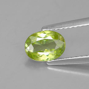 Esfena verde natural de 0,84 ct, corte óvalo, VVS-VS