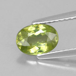 Esfena verde natural de 0,96 ct, corte óvalo, VS