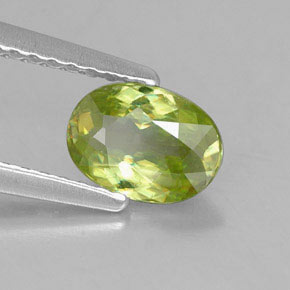 Esfena verde natural de 0,76 ct, corte óvalo, VS