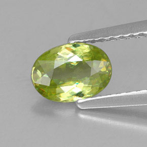 Esfena verde natural de 0,76 ct, corte óvalo, VS