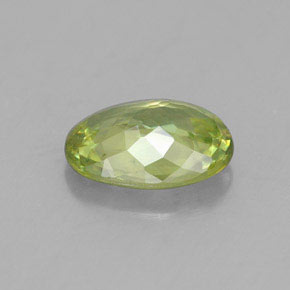 Esfena verde natural de 0,76 ct, corte óvalo, VS