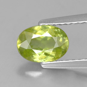 Esfena verde natural de 0,88 ct, corte óvalo, VS