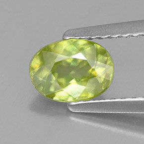 Esfena verde natural de 0,81 ct, corte óvalo, VS