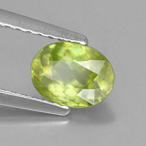 Esfena verde natural de 0,81 ct, corte óvalo, VS