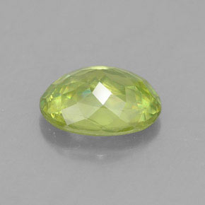 Esfena verde natural de 0,81 ct, corte óvalo, VS