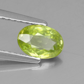 Esfena Verde dorado natural de 0.64 ct, Corte Óvalo, VS