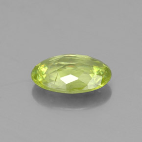Esfena Verde dorado natural de 0.64 ct, Corte Óvalo, VS