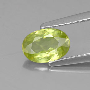 Esfena verde natural de 0,80 ct, corte óvalo, VS-SI