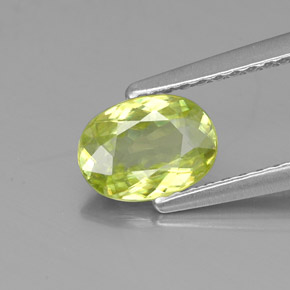 Esfena verde natural de 0,81 ct, corte óvalo, VS