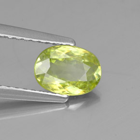 Esfena verde natural de 0,81 ct, corte óvalo, VS
